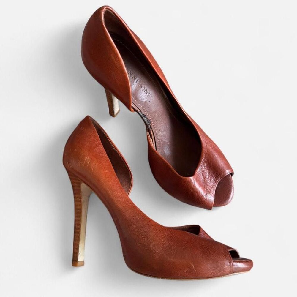 Gianni Bini brown genuine leather peep toe heels Size 8.5